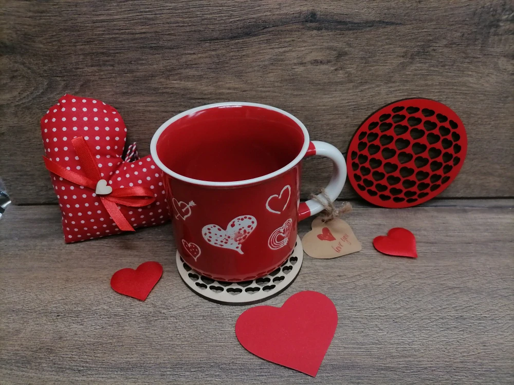 Srdiečková červená podšálka na Valentína 9cm