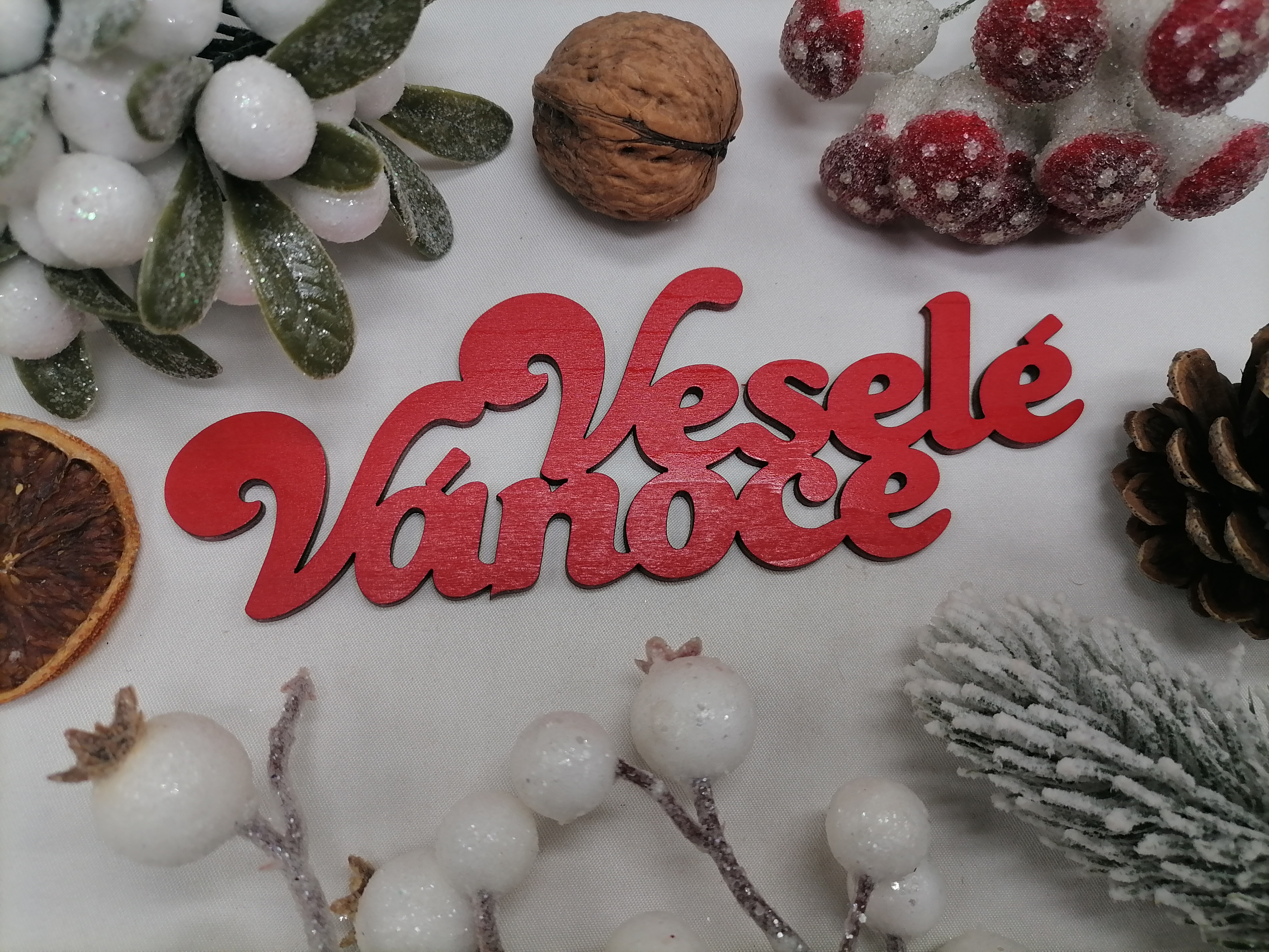 Červený český nápis Veselé Vánoce 25 cm