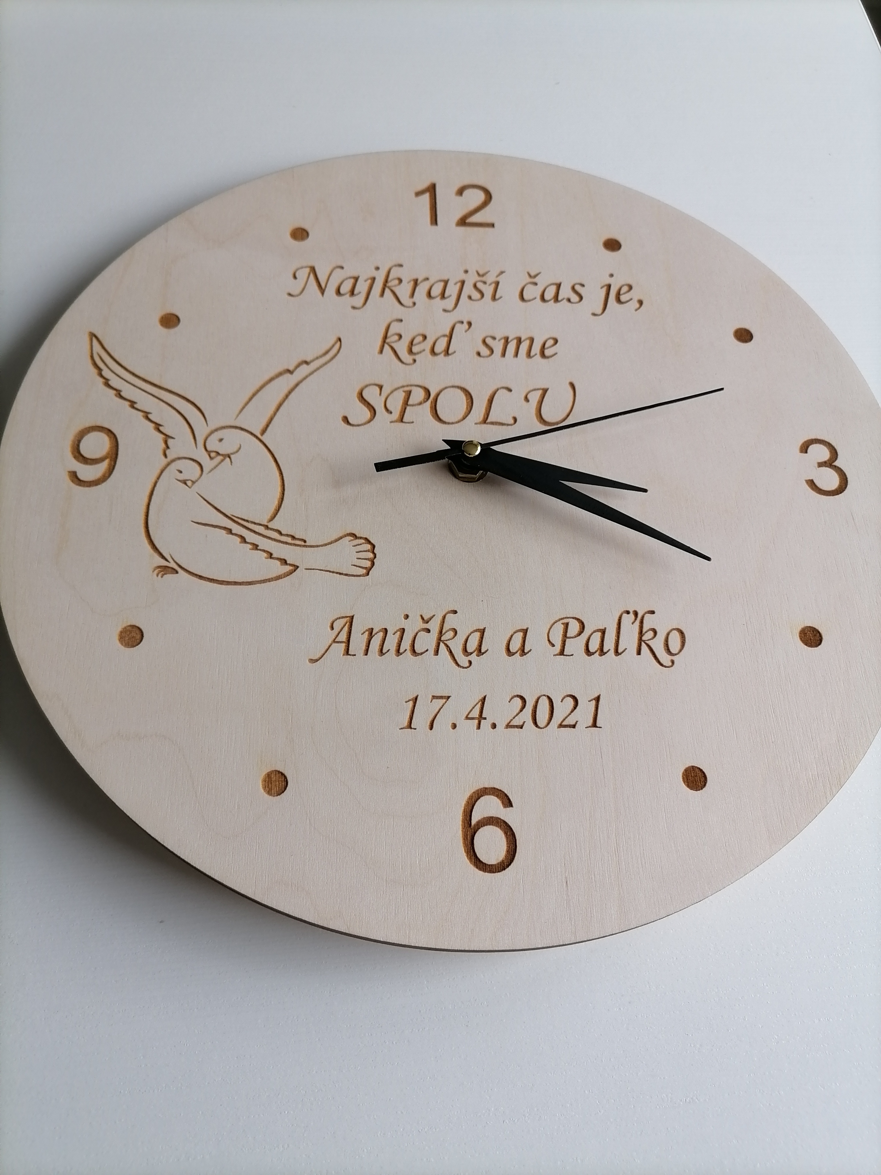Svadobné hodiny s menami a dátumom