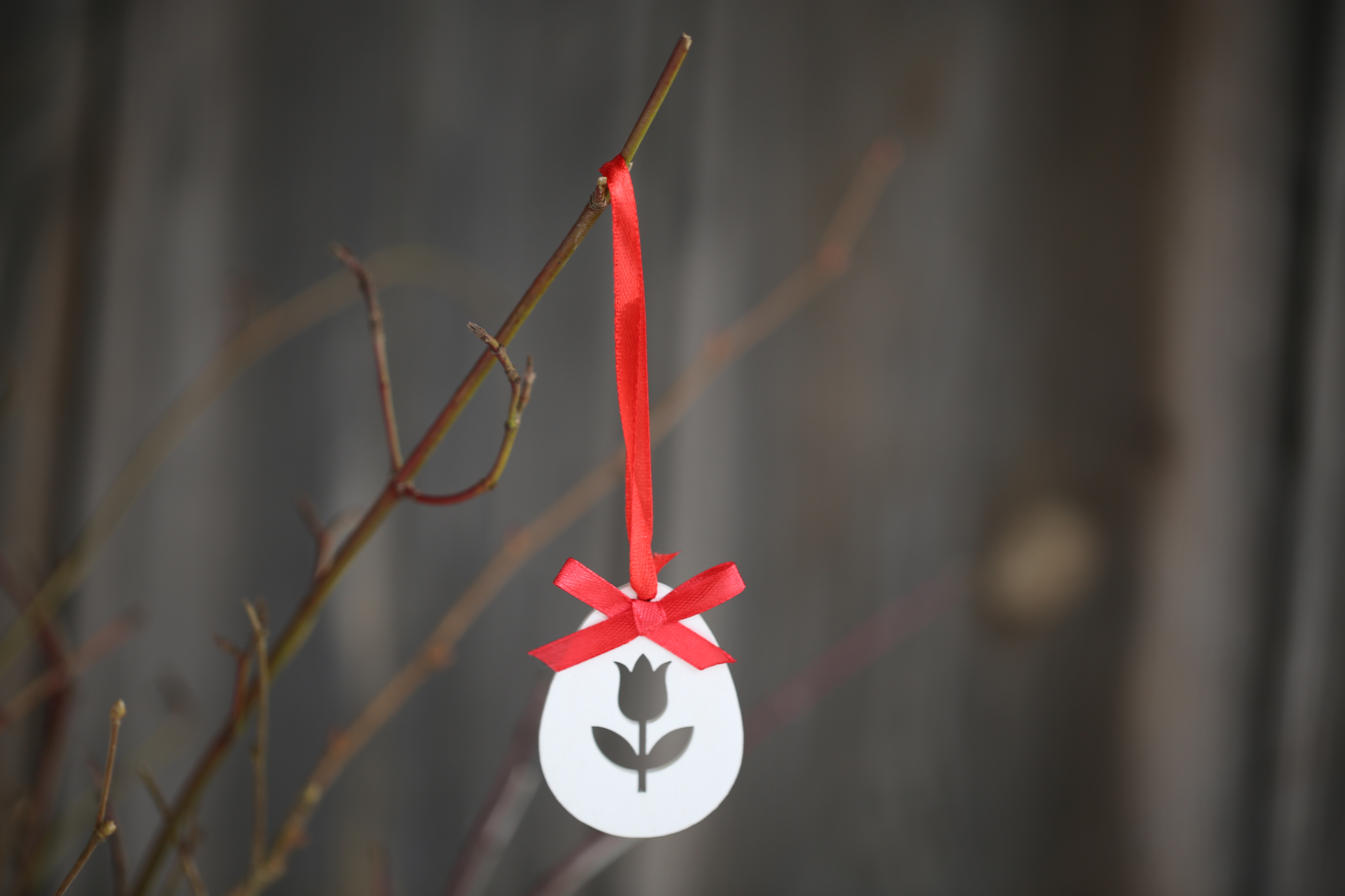 Veľkonočné biele vajíčko - ozdoba tulipán 6cm