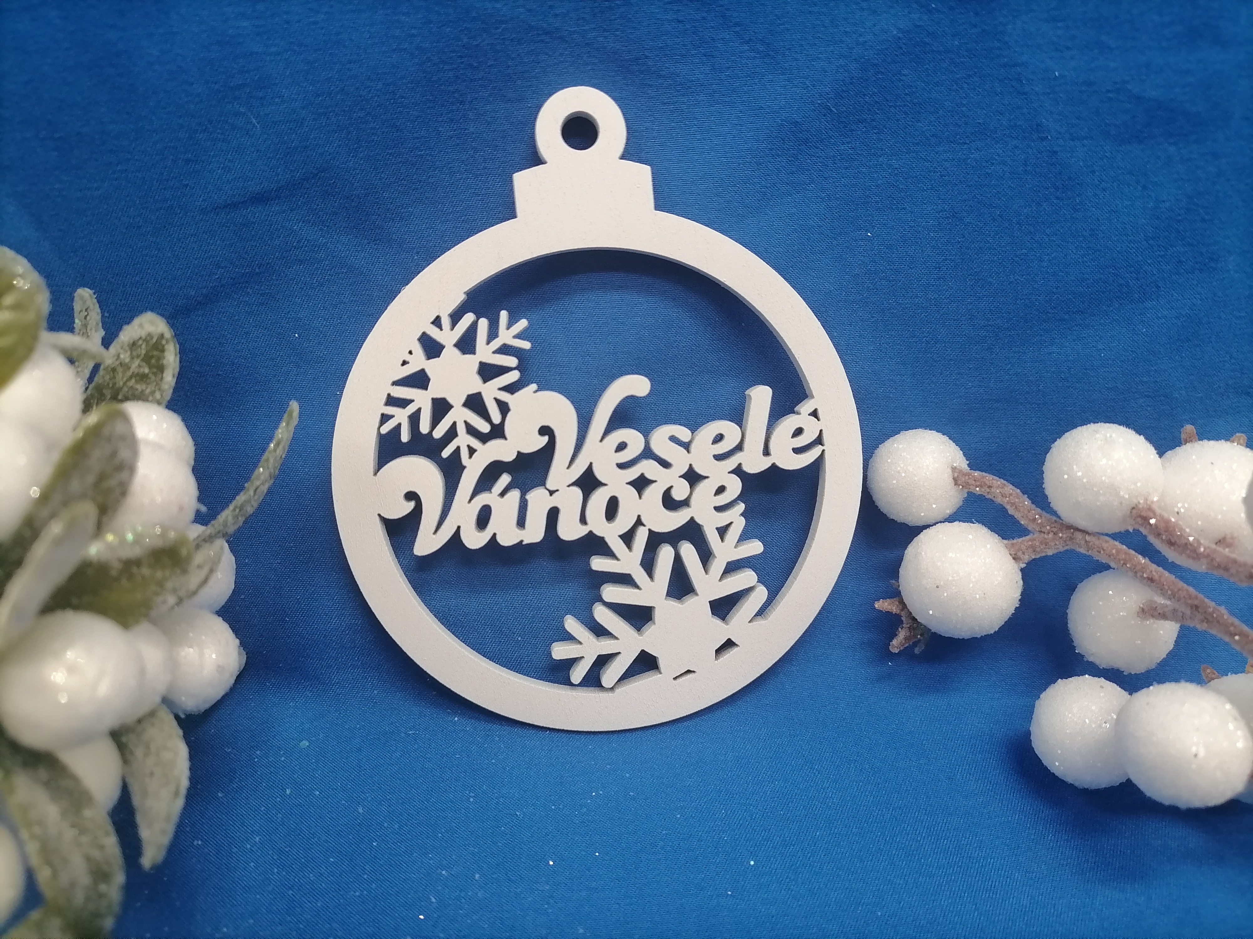 Vianočná česká guľa biela  Veselé Vánoce7x8cm