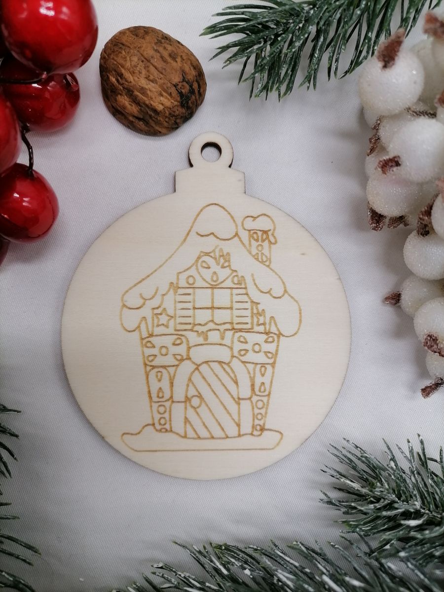 Vianočná guľa prírodná gravírovaná 8,5x7cm