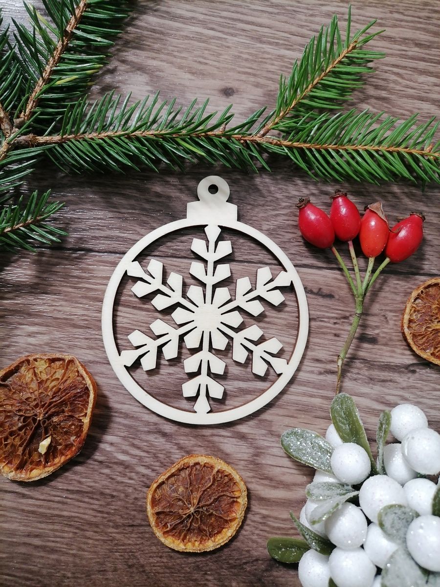 Vianočná guľa s vločkou prírodná 8x9,5cm