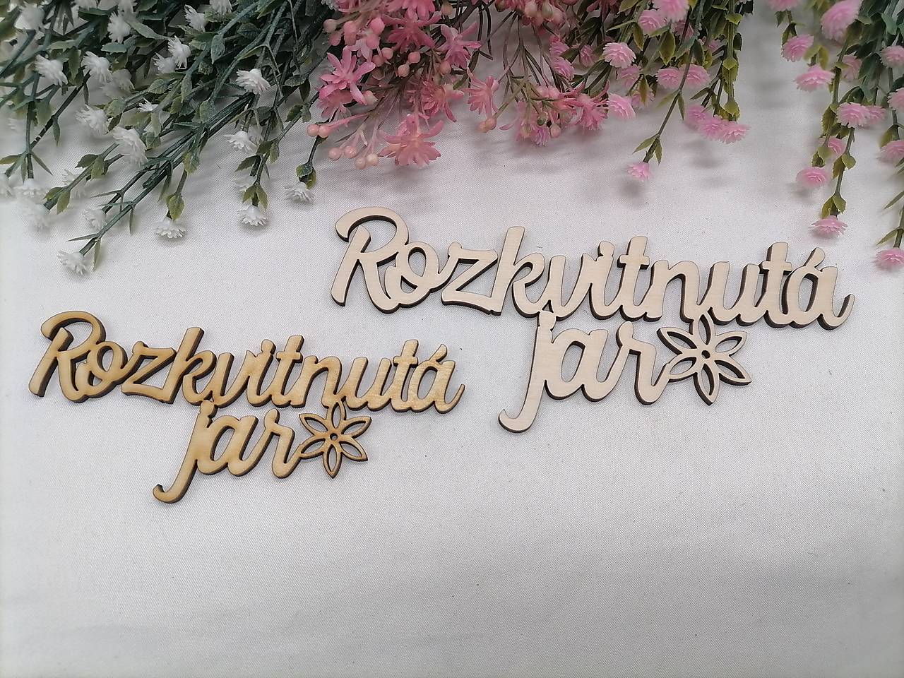 Drevený nápis rozkvitnutá jar 25cm