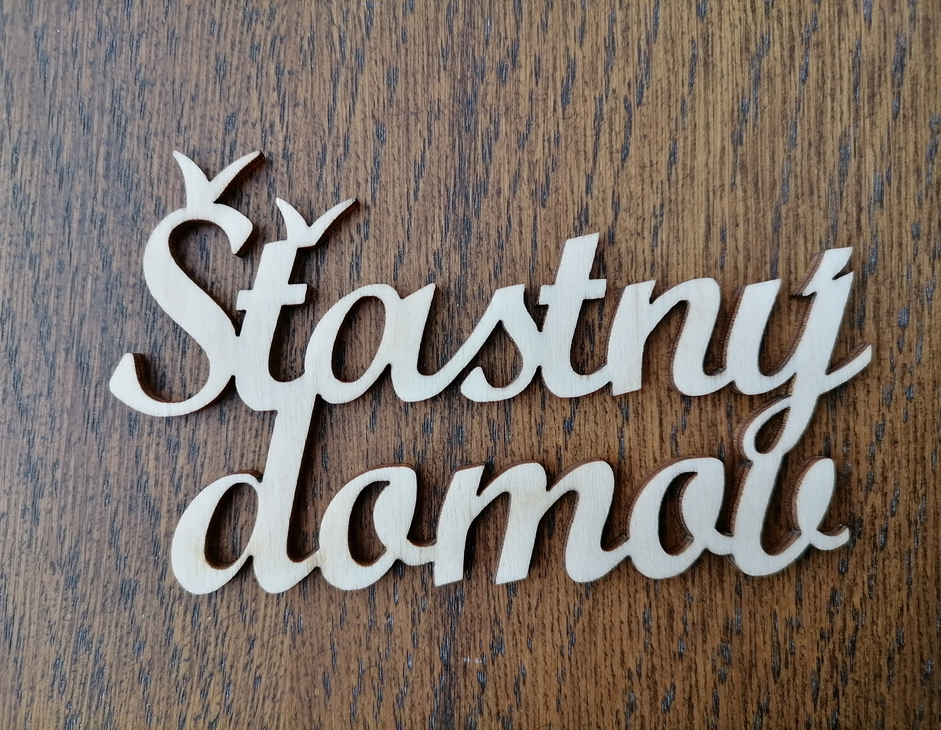 Nápis Šťastný domov 13cm