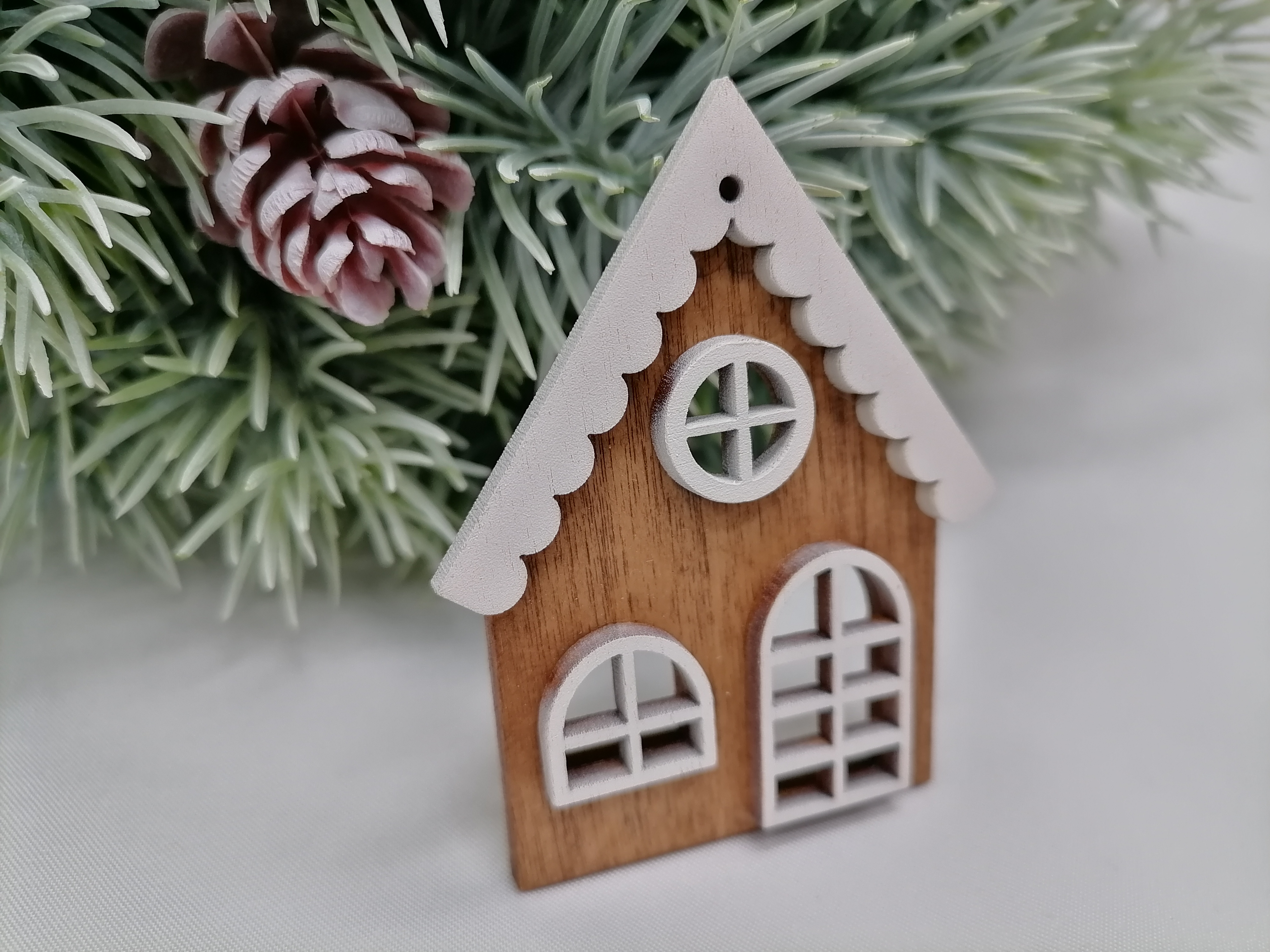 Hnedý domček 8x6,5 cm