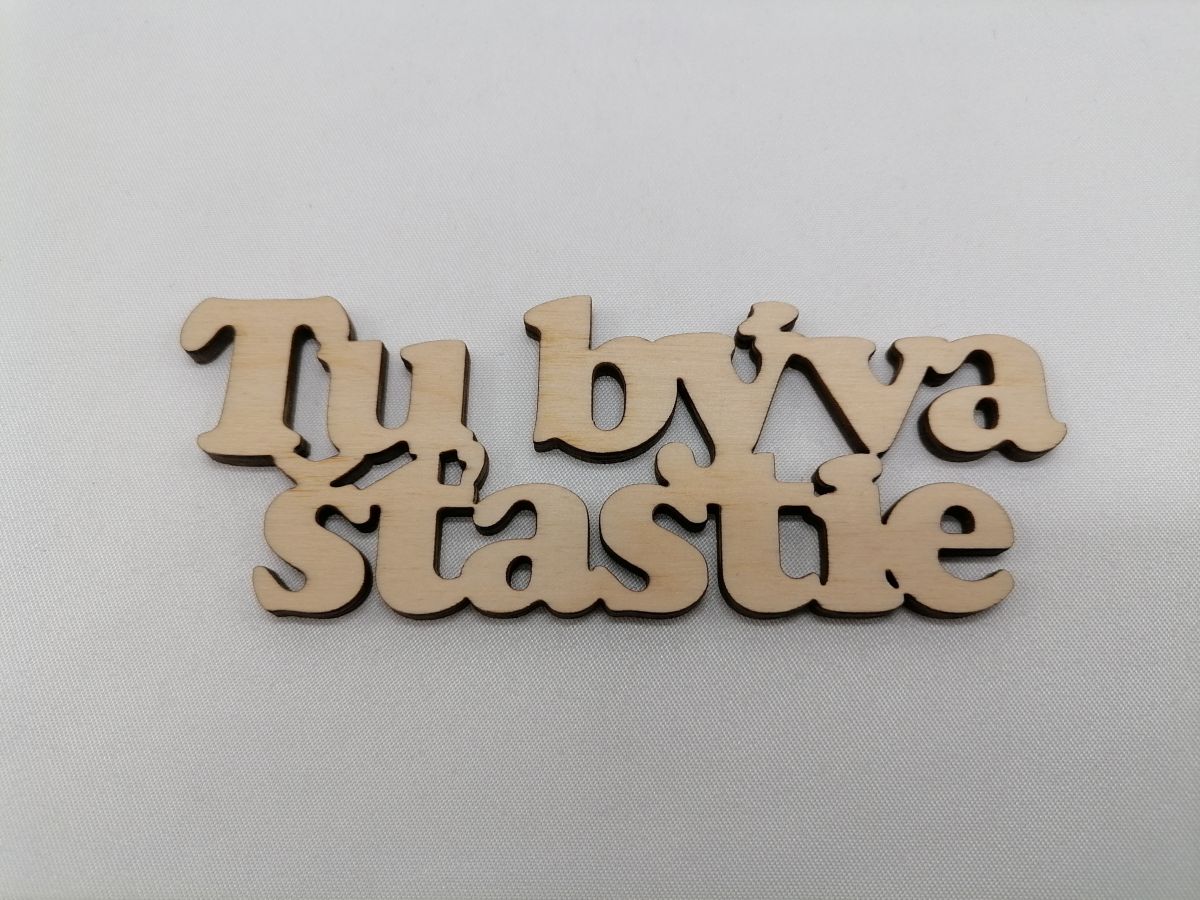 Nápis Tu býva štastie 13 cm