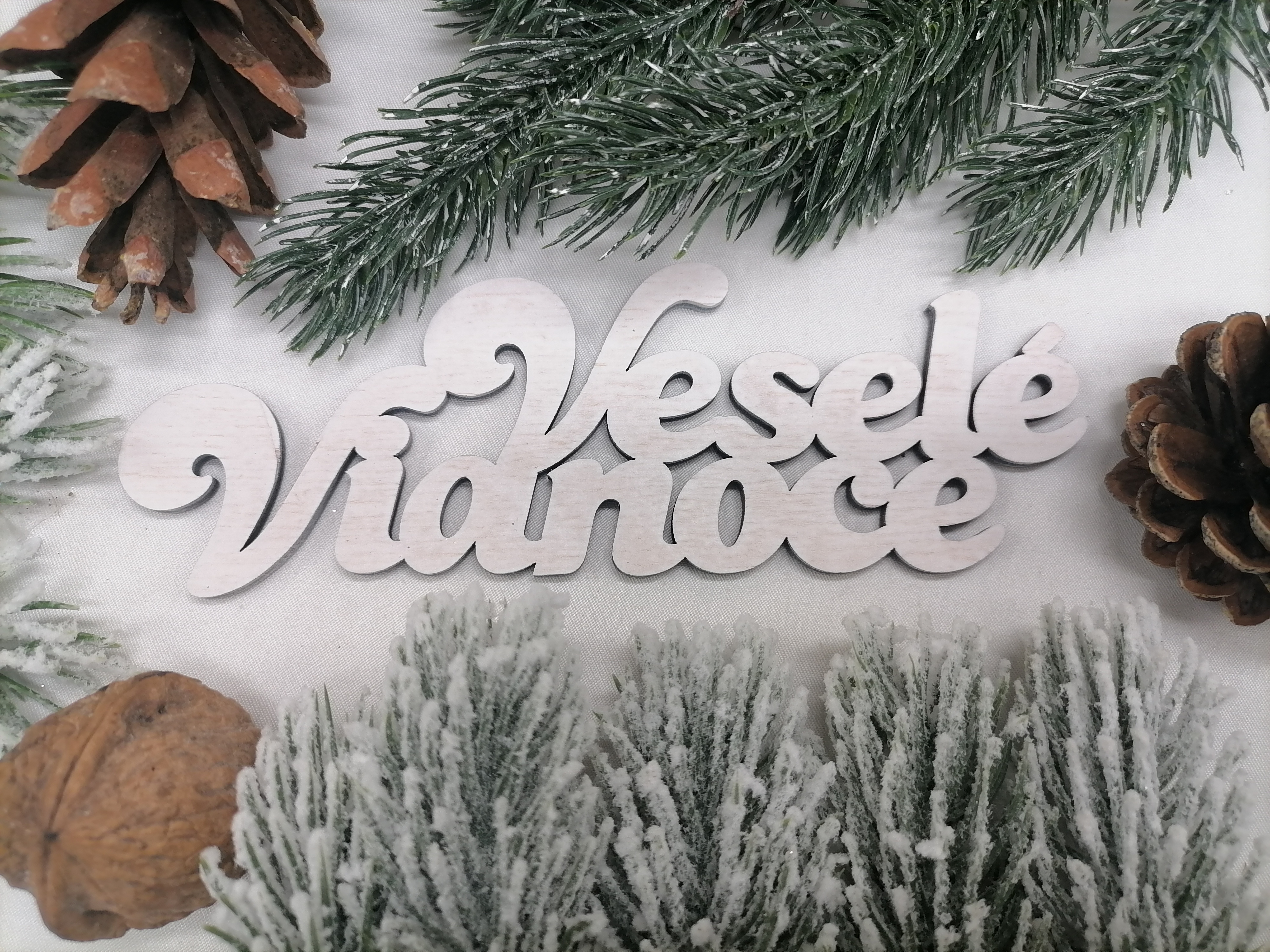 Biely nápis Veselé Vianoce 10 cm