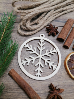 Vianočná guľa z dreva s vločkou 8x9cm