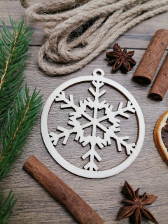 Vianočná guľa z dreva s vločkou 8x9cm