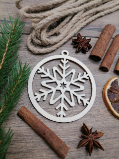 Vianočná guľa z dreva s vločkou 8x9cm