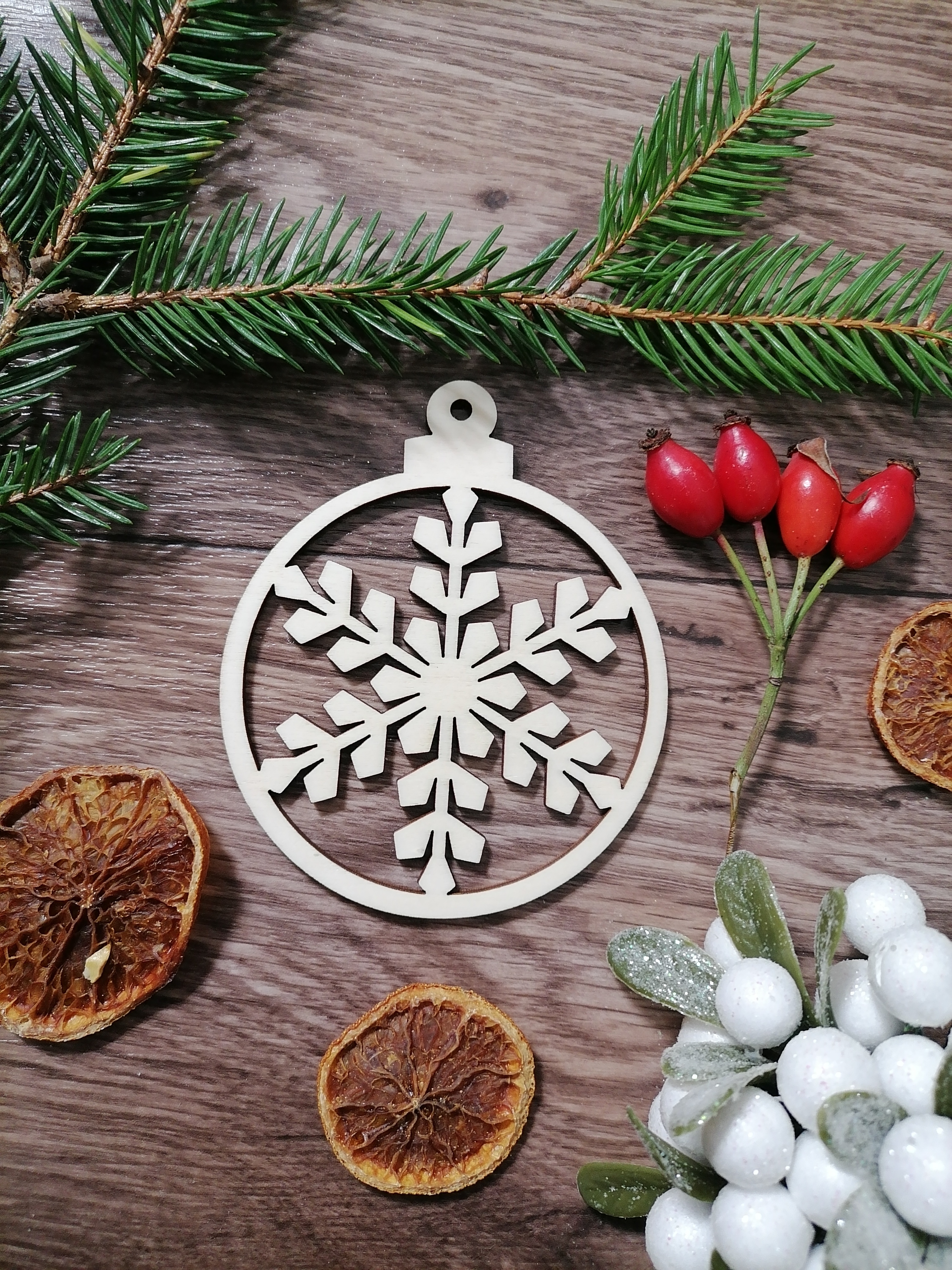 Vianočná guľa s vločkou prírodná 8x9,5cm