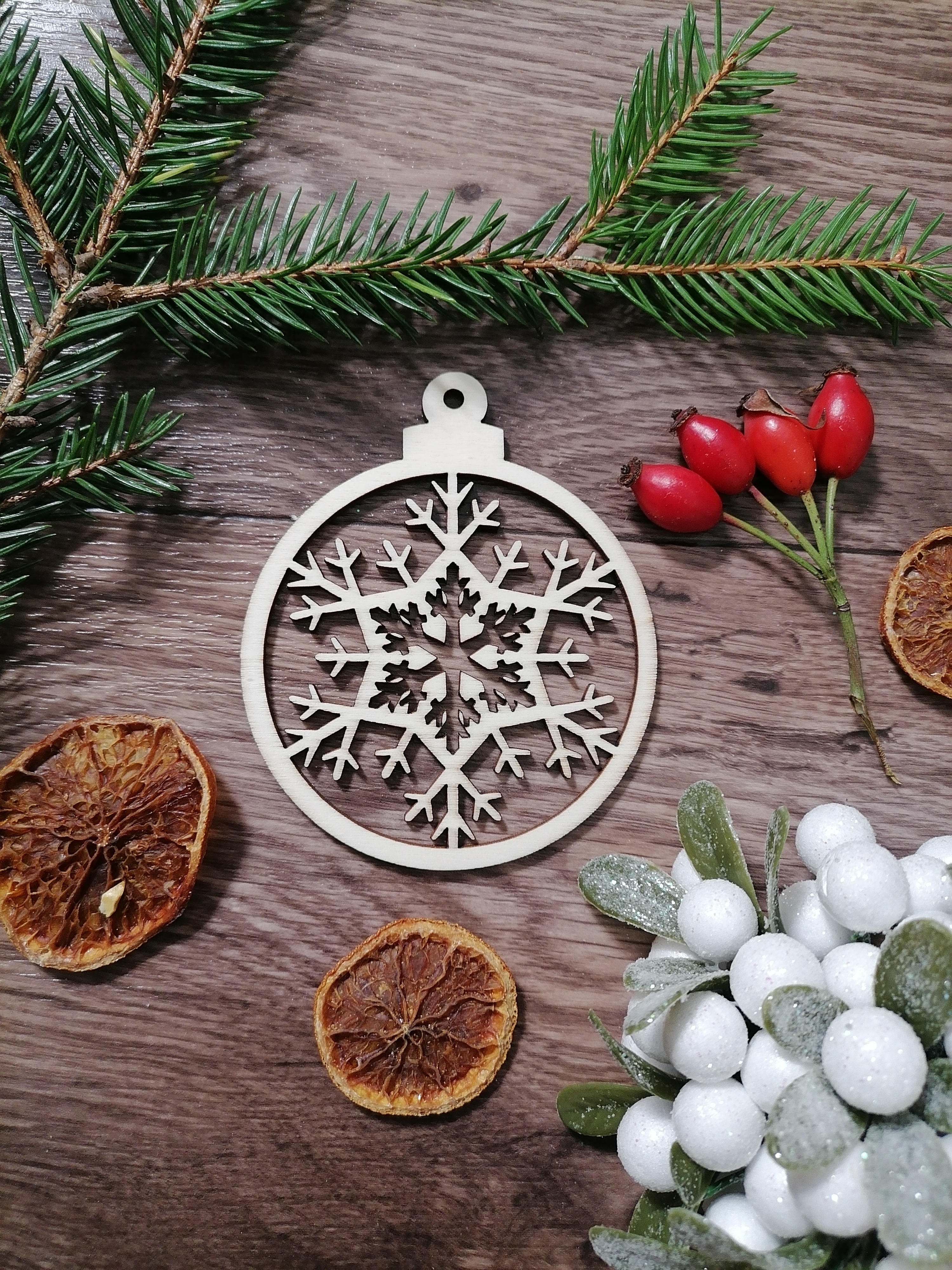 Vianočná guľa s vločkou prírodná 8x9,5cm