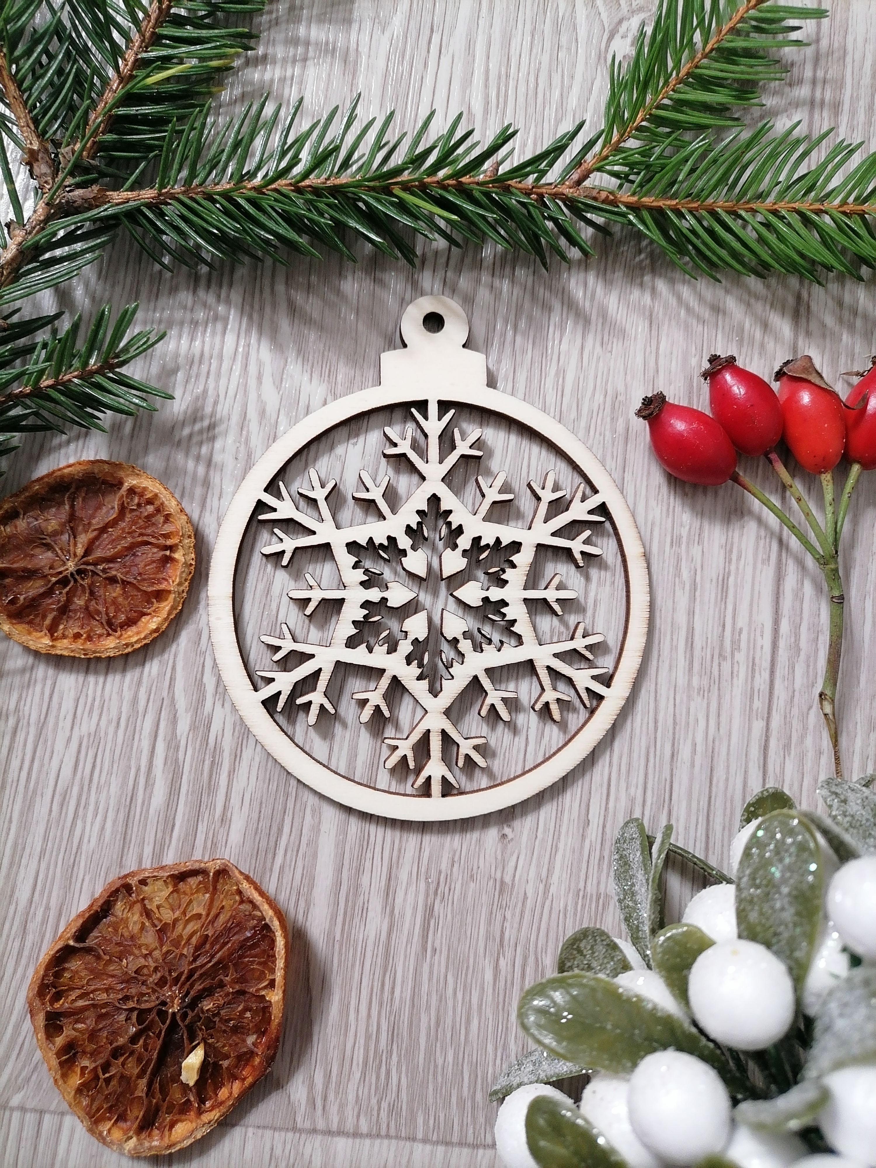 Vianočná guľa s vločkou prírodná 8x9,5cm