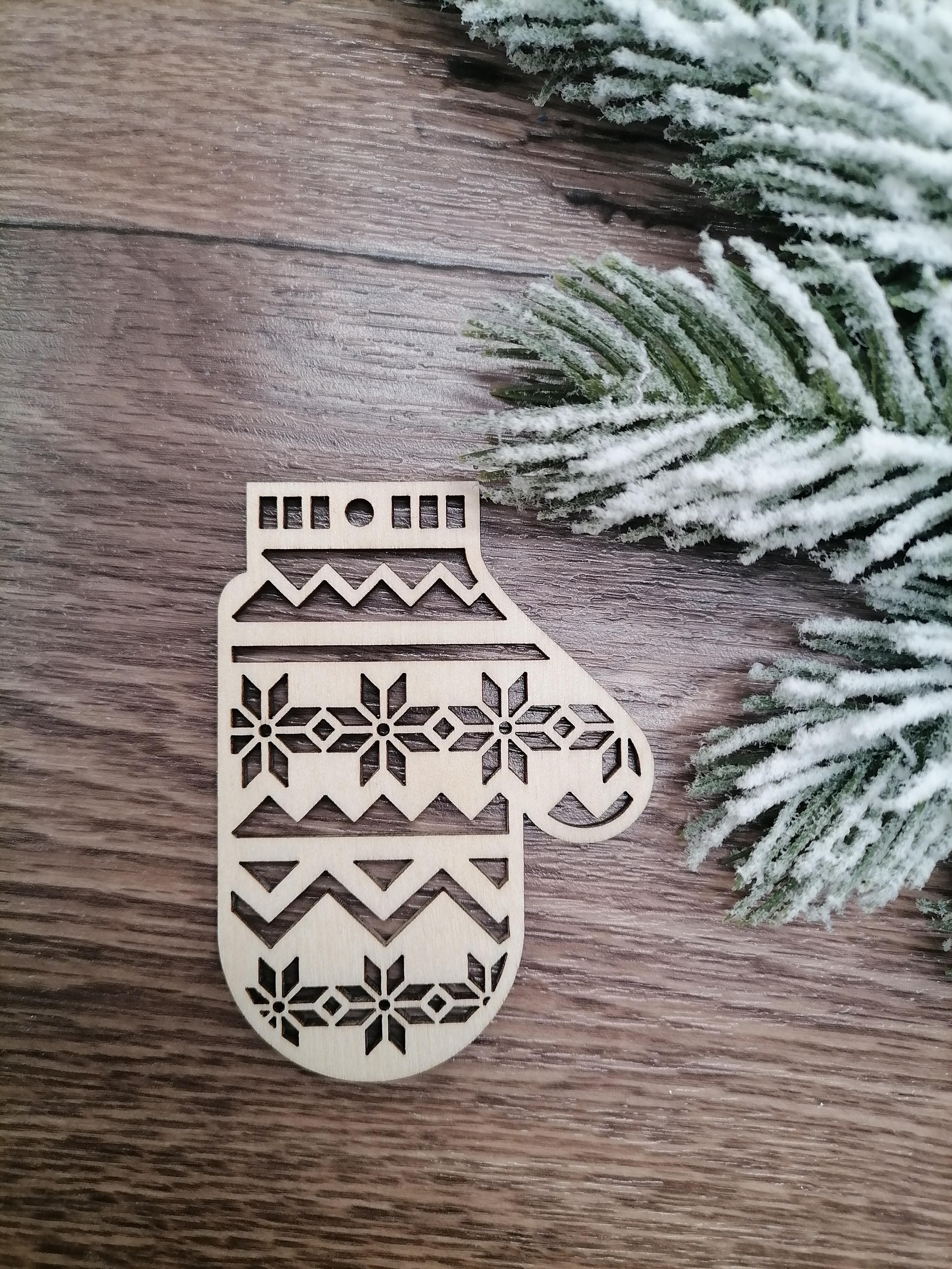 Vianočná ozdoba na stromček - rukavica 8x6cm